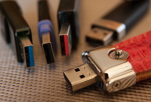 Utiliser la clé USB personnalisée, un accessoire utilisable pas cher