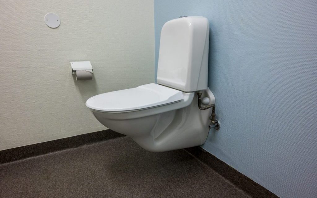 Grincement d’un WC suspendu. Que faire ?