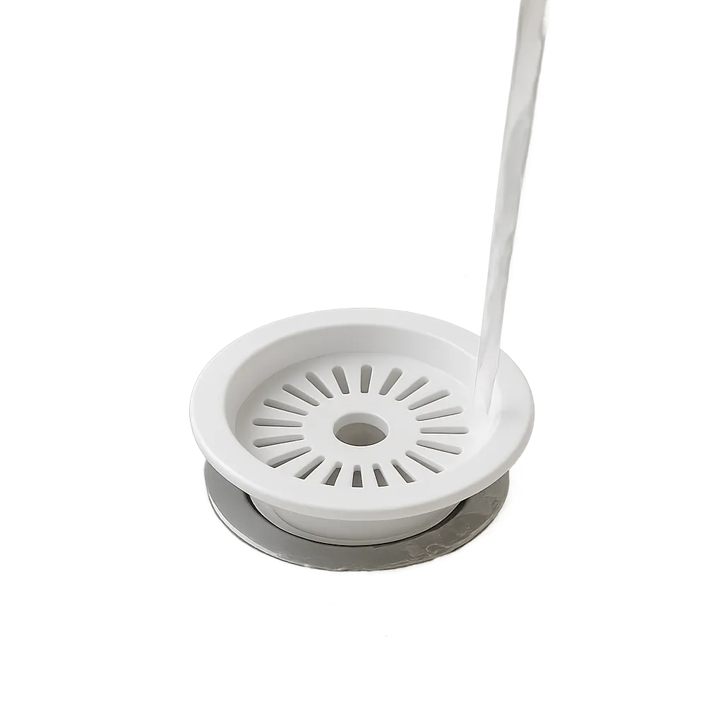 Une crépine en plastique installée dans un évier ou une douche pour retenir les résidus et faciliter l’entretien. L’image met en avant une solution simple, économique et pratique pour protéger les canalisations.